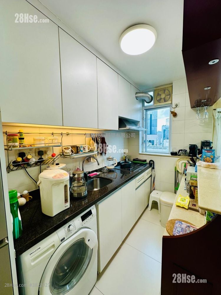kitchen: Southorn Garden Sell 2 Bedrooms , 1 Bathroom 591 ft²