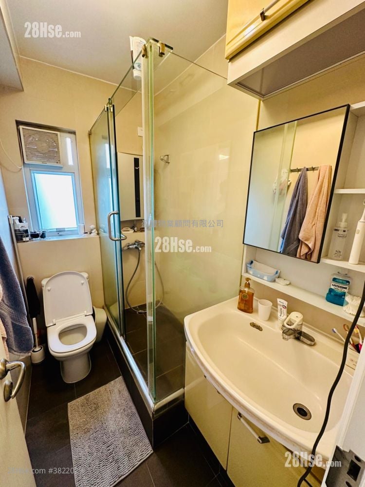 bathroom: Southorn Garden Sell 2 Bedrooms , 1 Bathroom 591 ft²