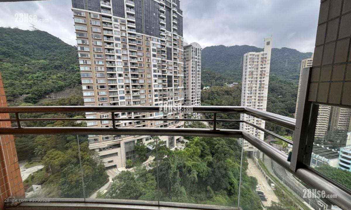 Parc Royale Sell 1,241 ft²