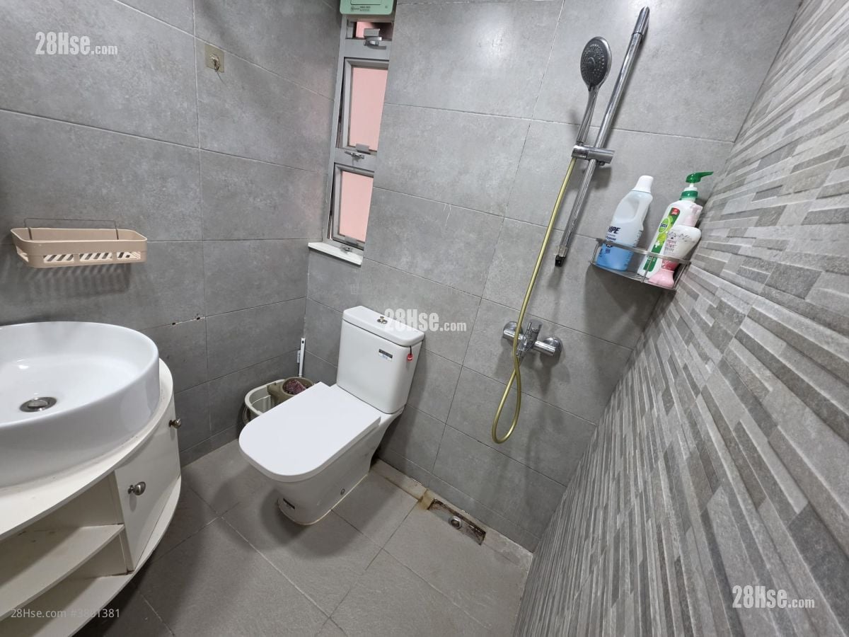 Lucky Building Sell 2 Bedrooms , 1 Bathroom 265 ft²