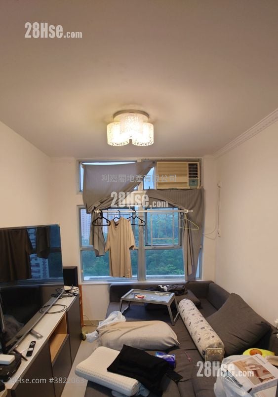 Yan Shing Court Sell 3 Bedrooms , 1 Bathroom 645 ft²