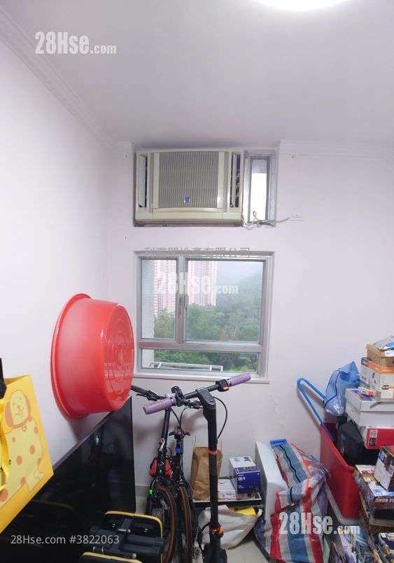 Yan Shing Court Sell 3 Bedrooms , 1 Bathroom 645 ft²