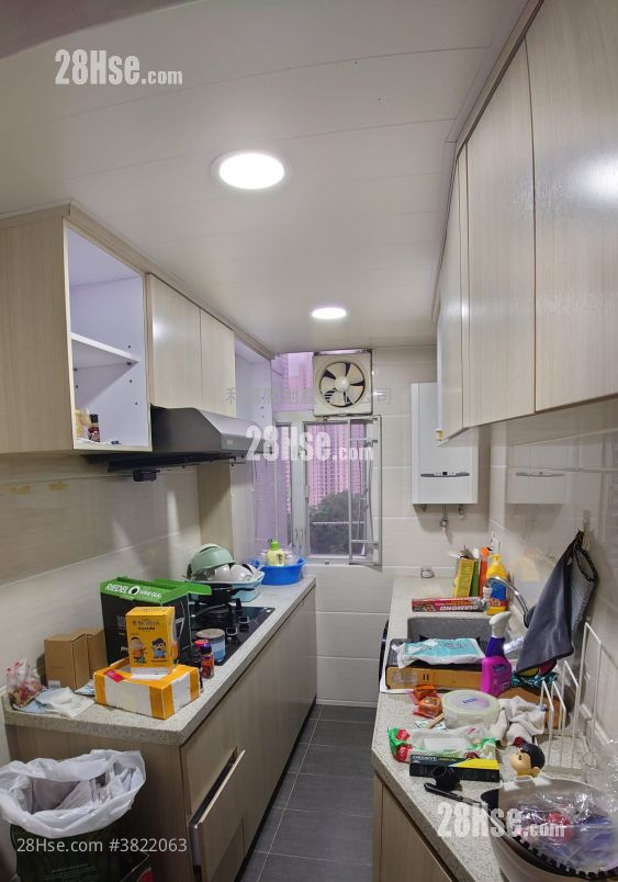 Yan Shing Court Sell 3 Bedrooms , 1 Bathroom 645 ft²