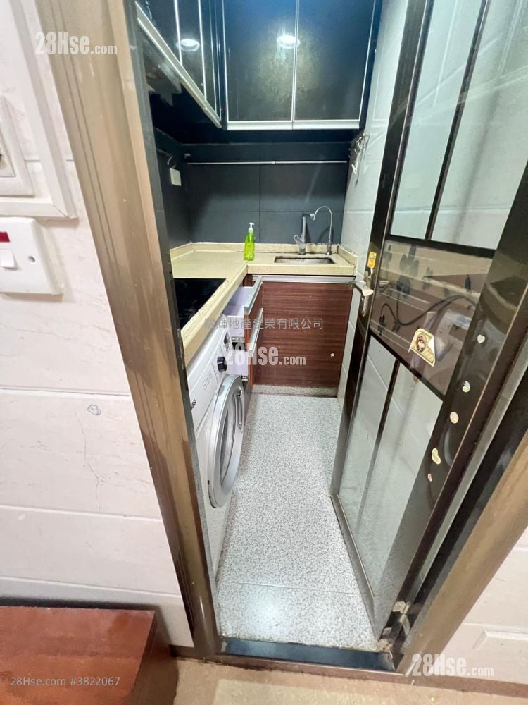 Tenement House Sell 4 Bedrooms , 4 Bathrooms 620 ft²