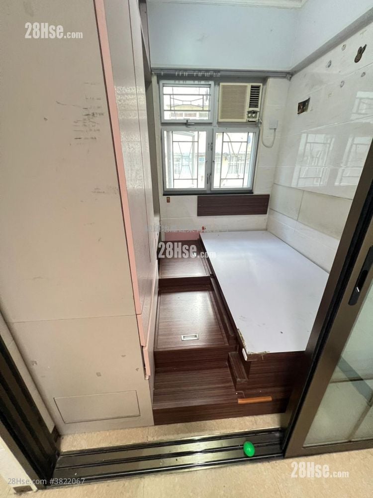 Tenement House Sell 4 Bedrooms , 4 Bathrooms 620 ft²