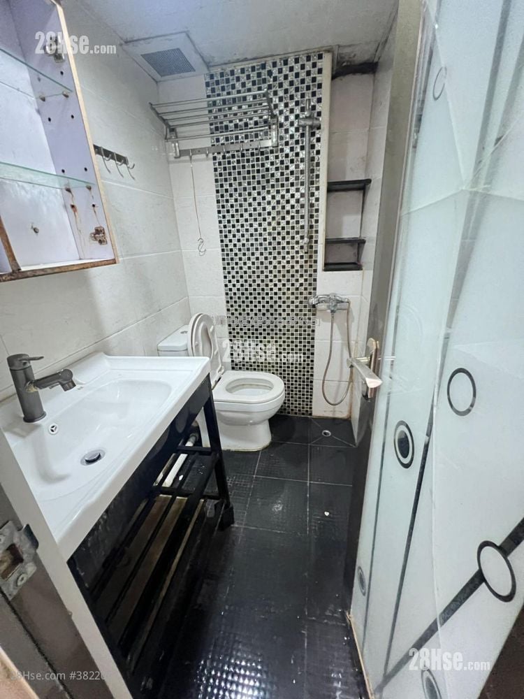 Tenement House Sell 4 Bedrooms , 4 Bathrooms 620 ft²