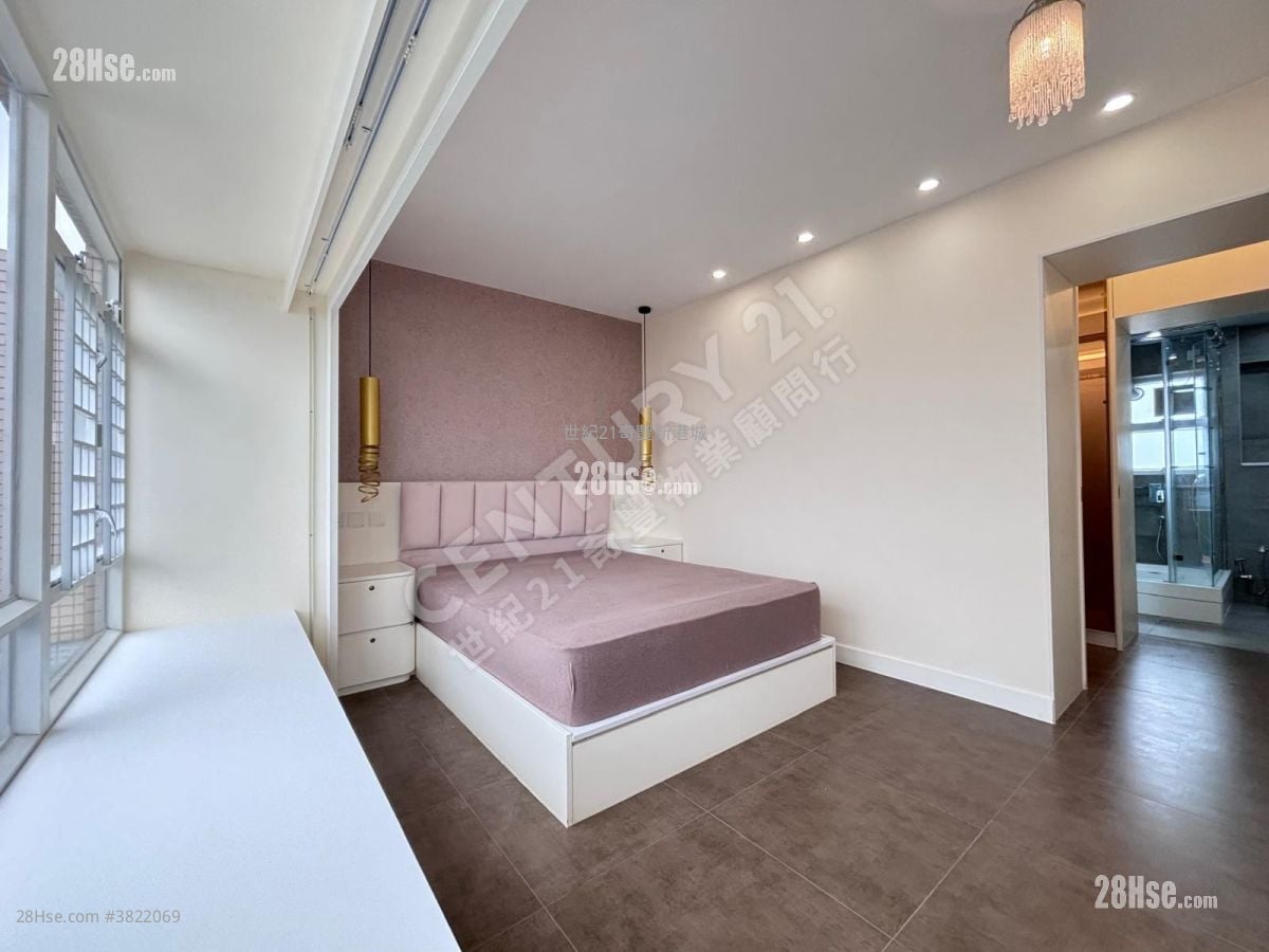 Sunshine City Sell 4 Bedrooms , 2 Bathrooms 932 ft²