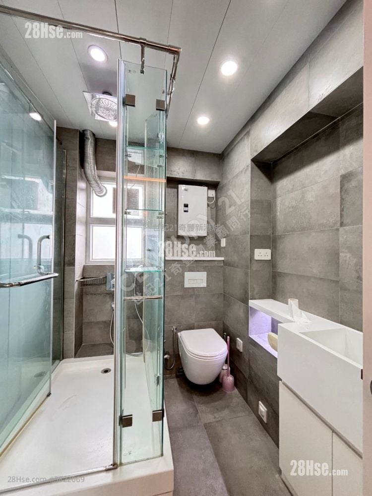 Sunshine City Sell 4 Bedrooms , 2 Bathrooms 932 ft²