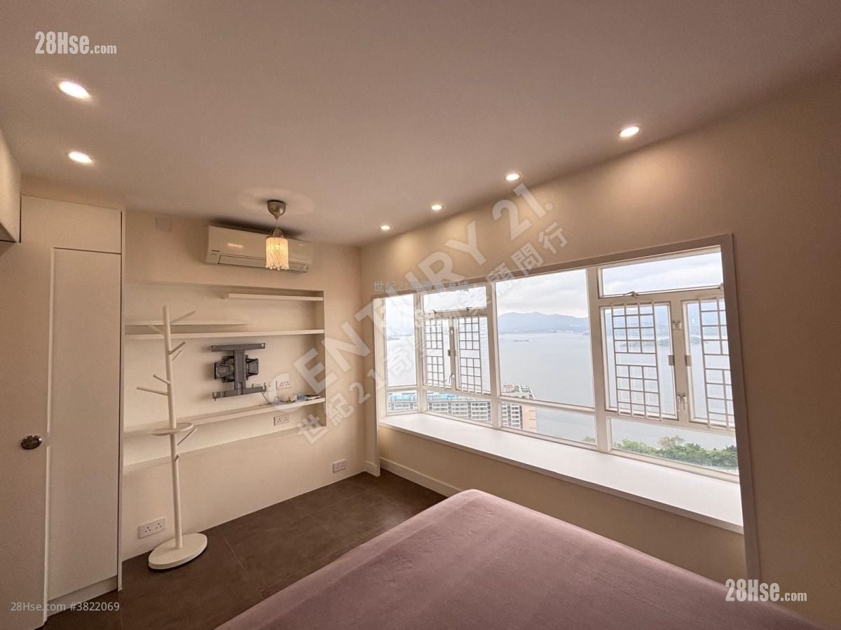 Sunshine City Sell 4 Bedrooms , 2 Bathrooms 932 ft²