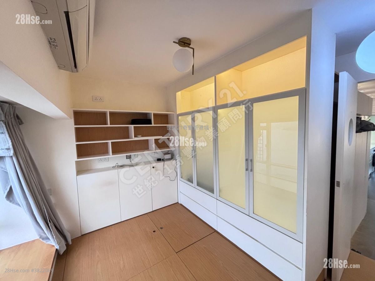 Sunshine City Sell 4 Bedrooms , 2 Bathrooms 932 ft²