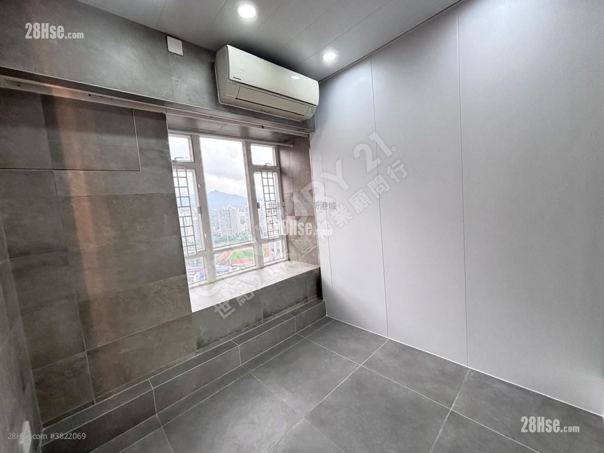 Sunshine City Sell 4 Bedrooms , 2 Bathrooms 932 ft²