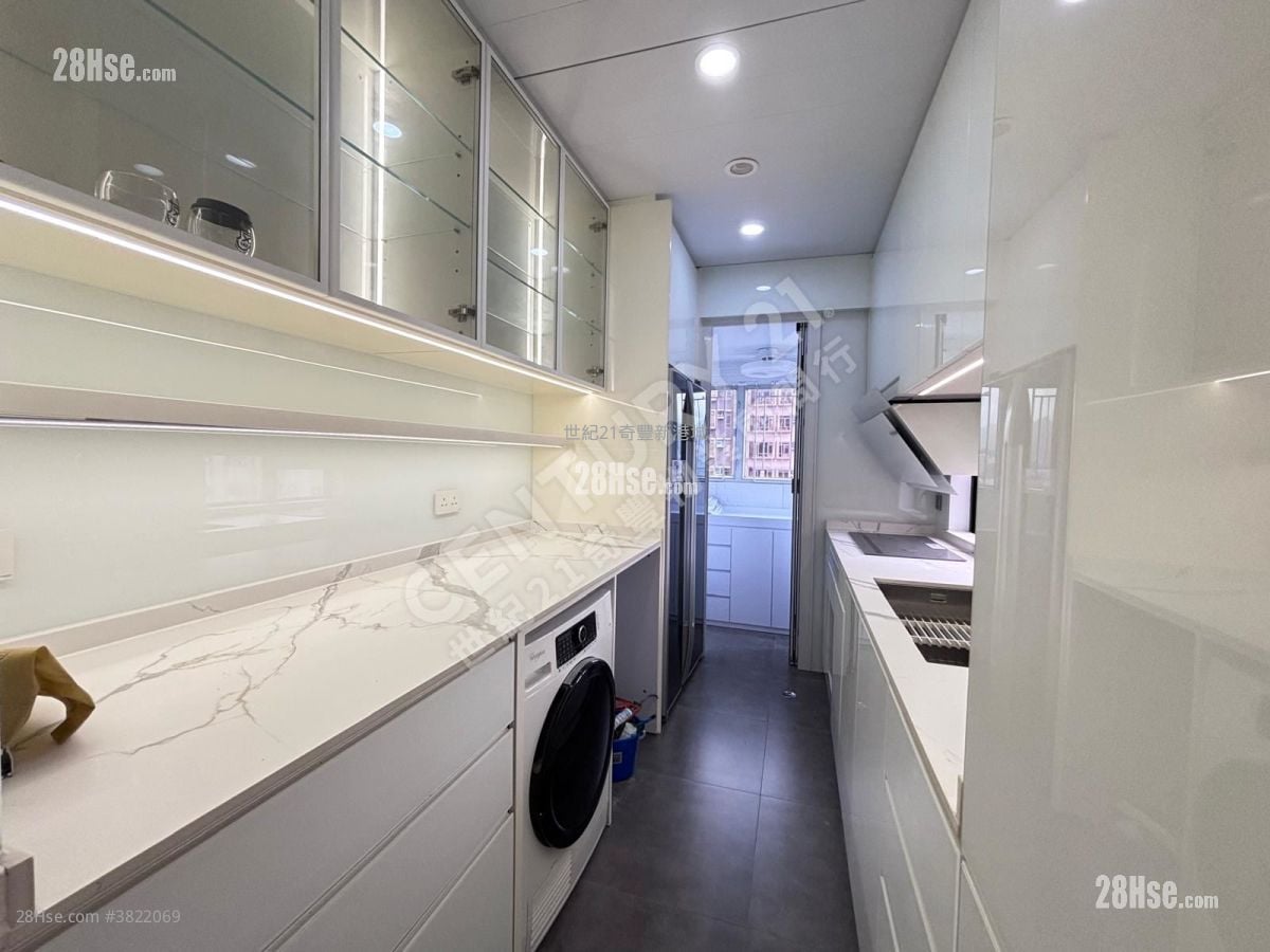 Sunshine City Sell 4 Bedrooms , 2 Bathrooms 932 ft²