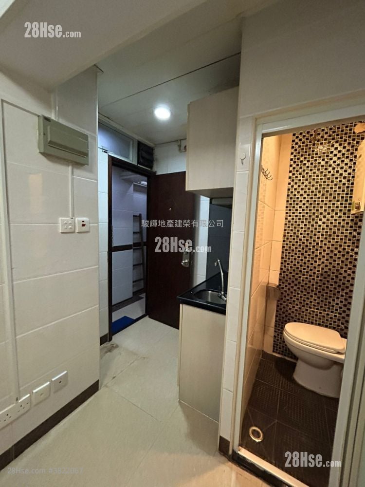 Tenement House Sell 4 Bedrooms , 4 Bathrooms 620 ft²