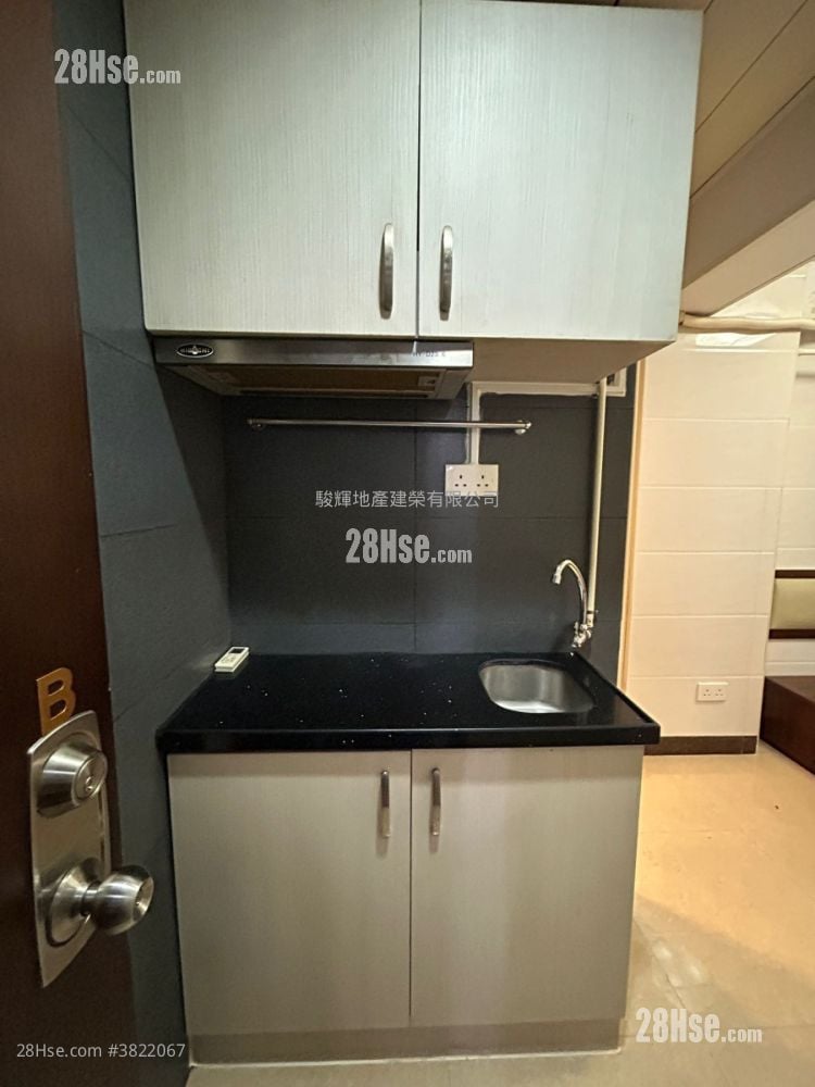 Tenement House Sell 4 Bedrooms , 4 Bathrooms 620 ft²