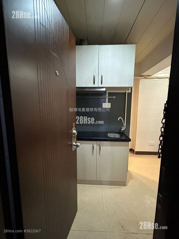 Tenement House Sell 4 Bedrooms , 4 Bathrooms 620 ft²