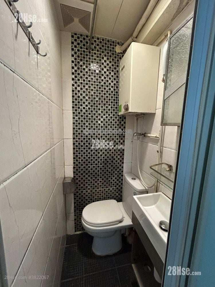 Tenement House Sell 4 Bedrooms , 4 Bathrooms 620 ft²