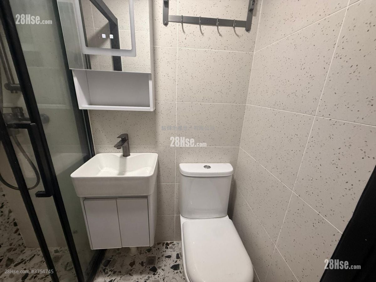 有利大廈 租盤 開放式間隔 , 1 浴室 150 平方呎