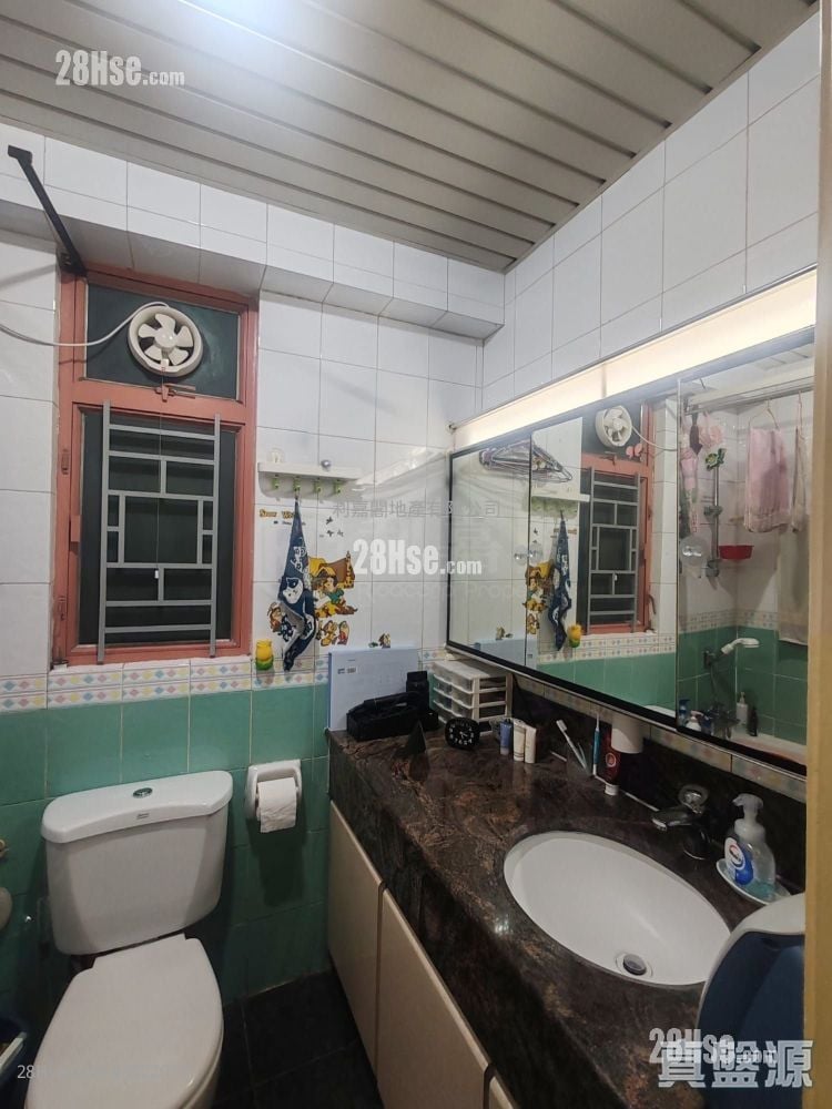 Greenpark Villa Sell 3 Bedrooms , 2 Bathrooms 716 ft²