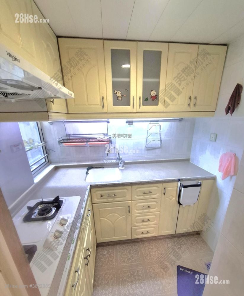 New Kwai Fong Gardens Sell 2 Bedrooms 415 ft²