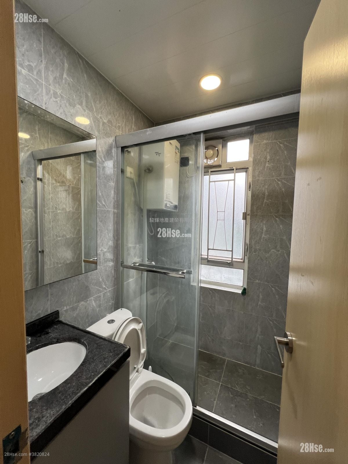 南昌戲院大廈 租盤 3 房 , 1 浴室 381 平方呎