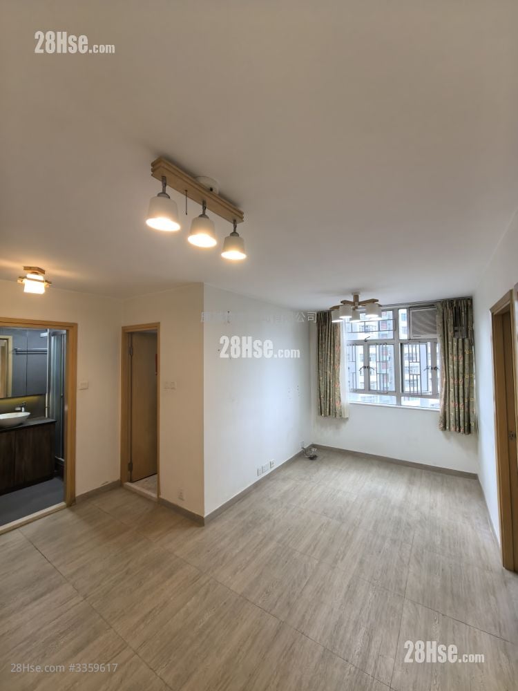 Hong Wah Court Sell 2 Bedrooms , 1 Bathroom 423 ft²
