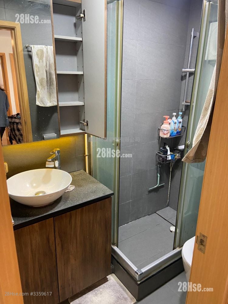 Hong Wah Court Sell 2 Bedrooms , 1 Bathroom 423 ft²