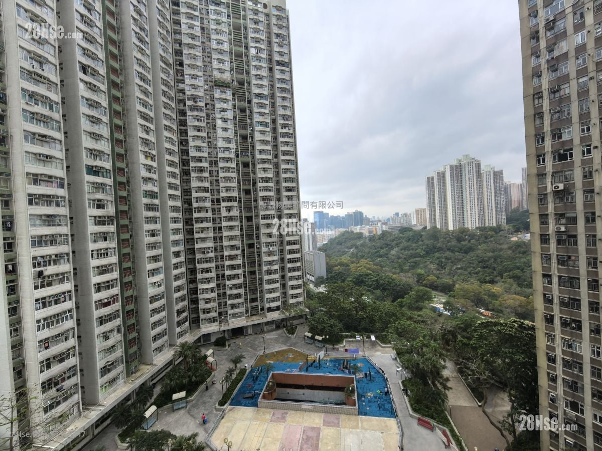 Hong Wah Court Sell 2 Bedrooms , 1 Bathroom 423 ft²
