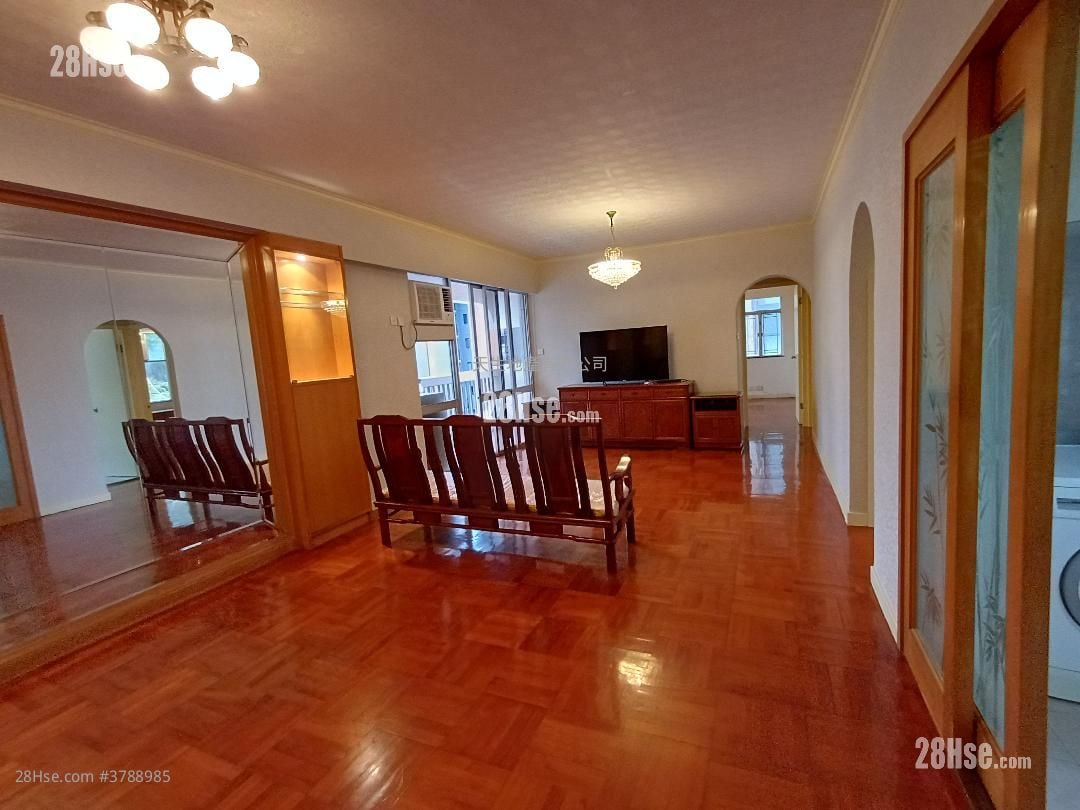 Dragon Court Sell 3 Bedrooms , 2 Bathrooms 1,143 ft²