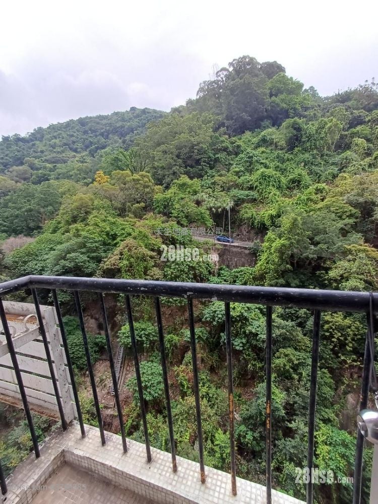 Dragon Court Sell 3 Bedrooms , 2 Bathrooms 1,143 ft²