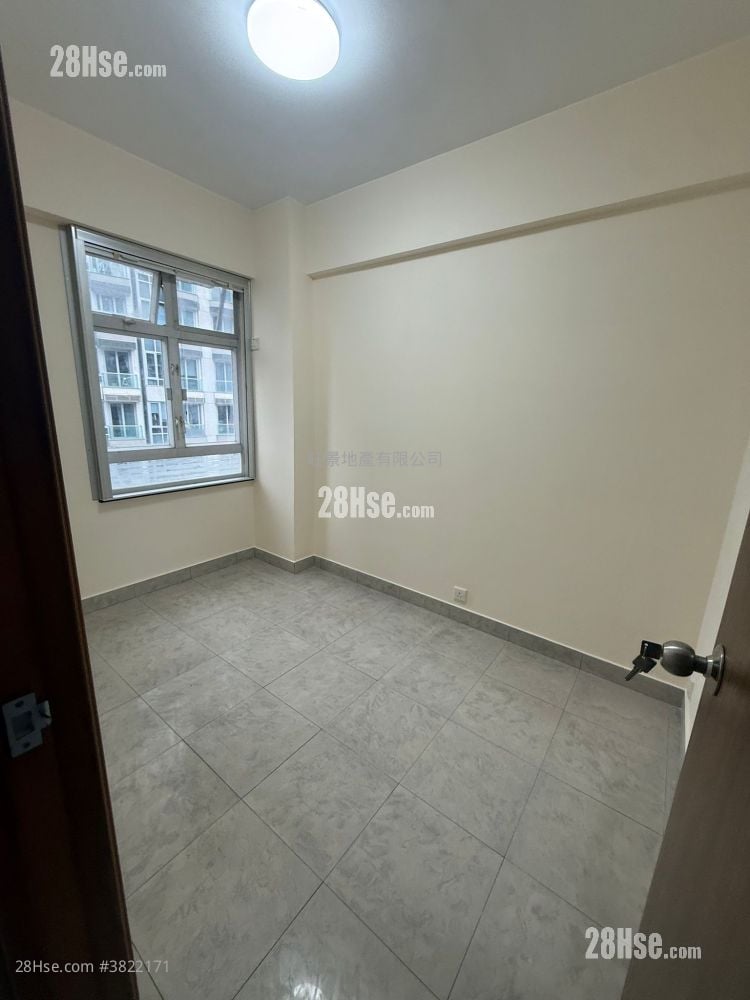 Ellen Building Sell 3 Bedrooms 463 ft²