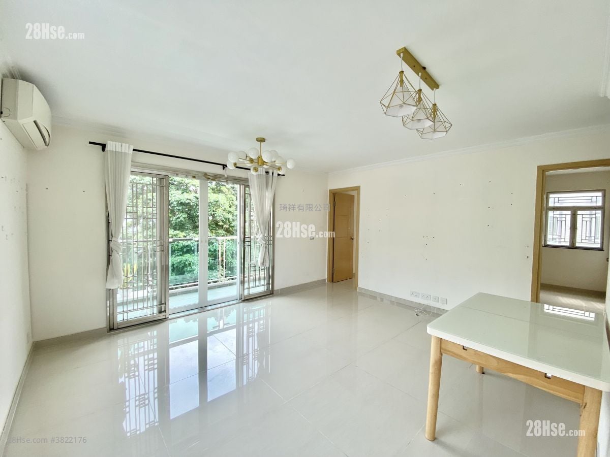 Village Sell 700 ft²