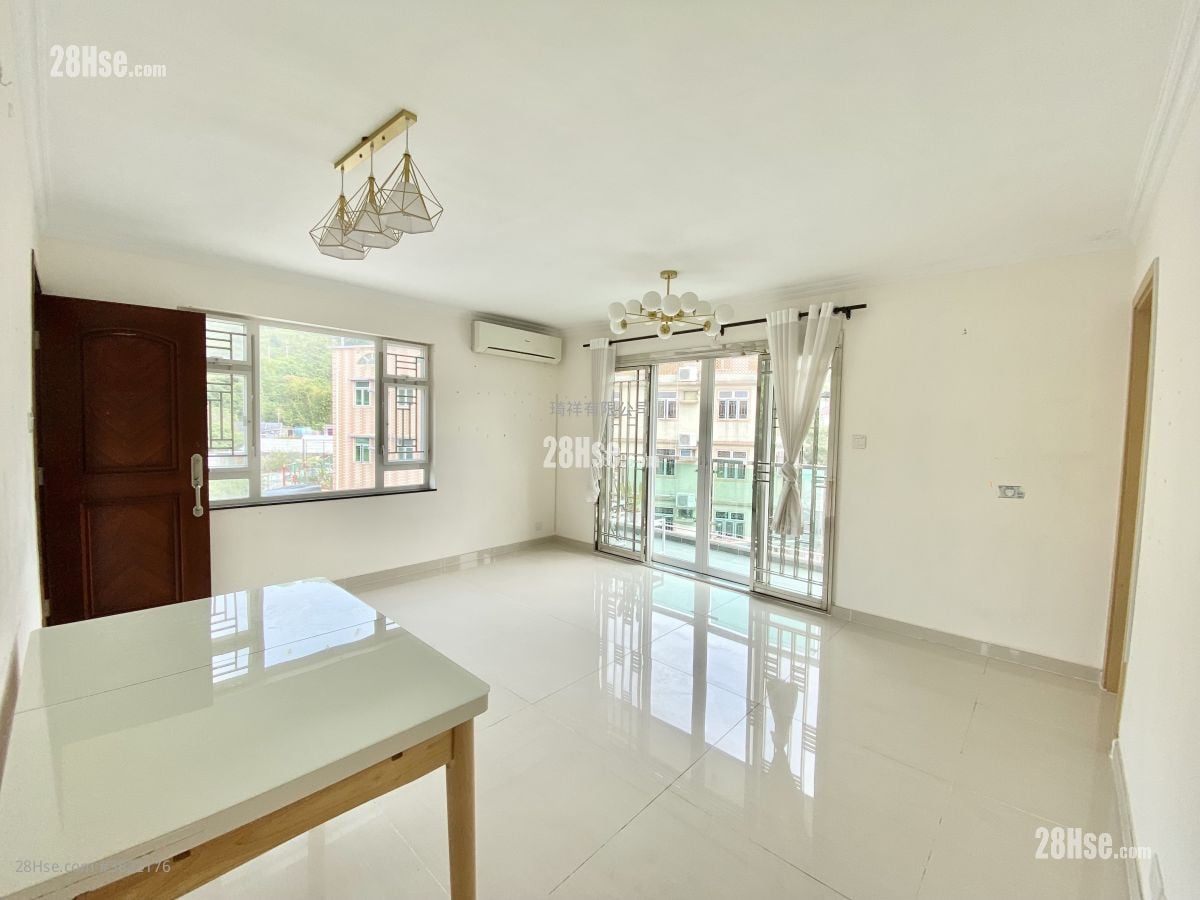 Village Sell 700 ft²