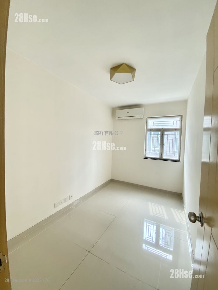 Village Sell 700 ft²