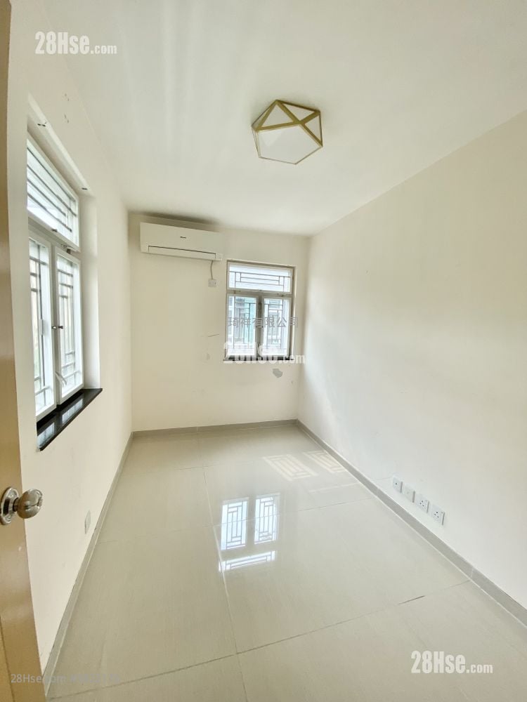 Village Sell 700 ft²