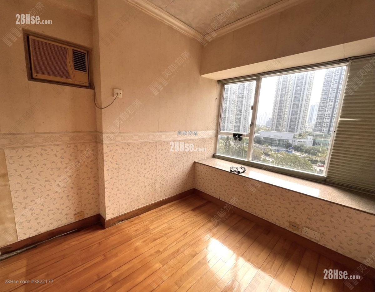 Kingswood Villas Sell 3 Bedrooms , 1 Bathroom 544 ft²