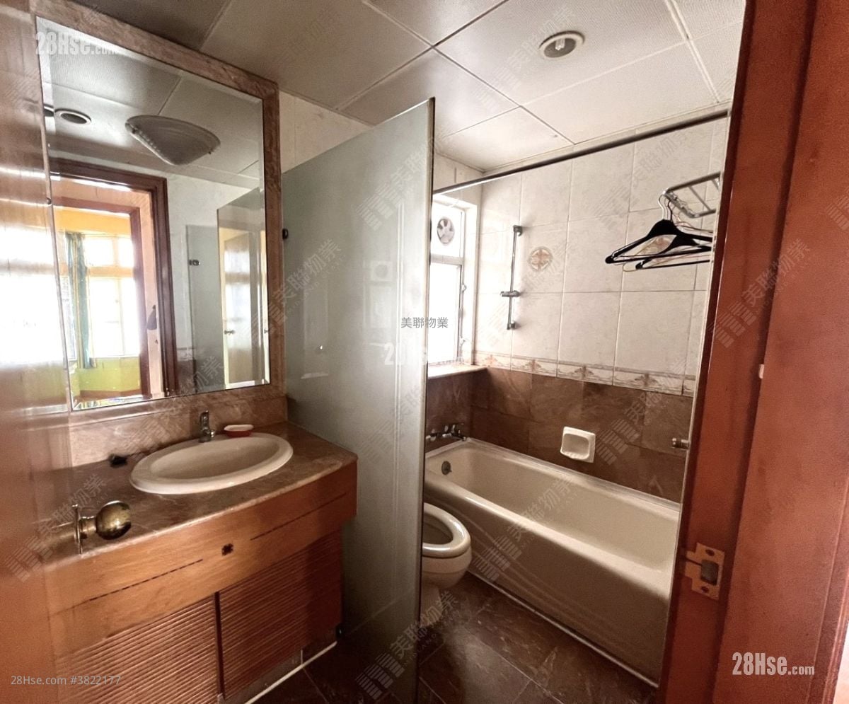 Kingswood Villas Sell 3 Bedrooms , 1 Bathroom 544 ft²