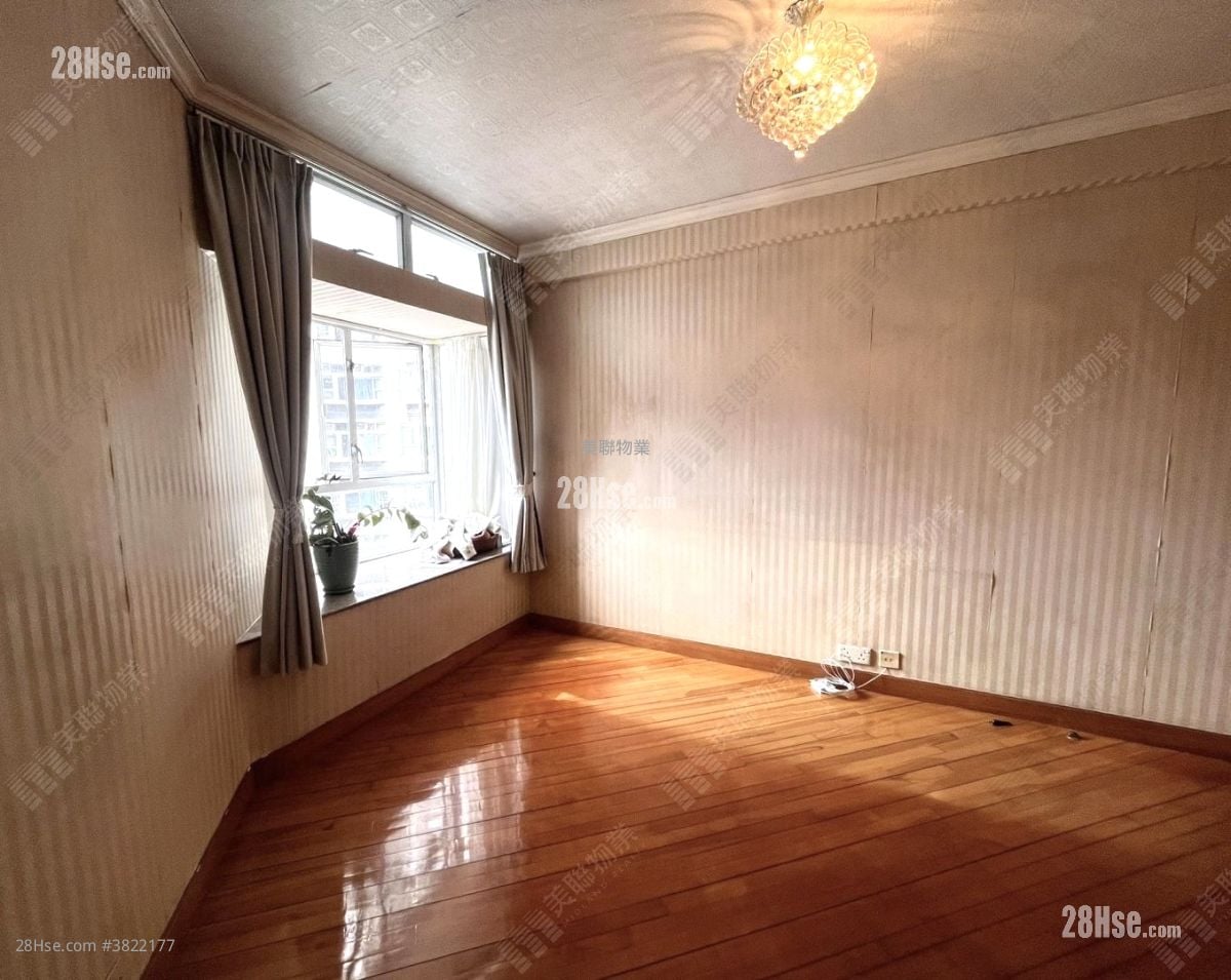 Kingswood Villas Sell 3 Bedrooms , 1 Bathroom 544 ft²