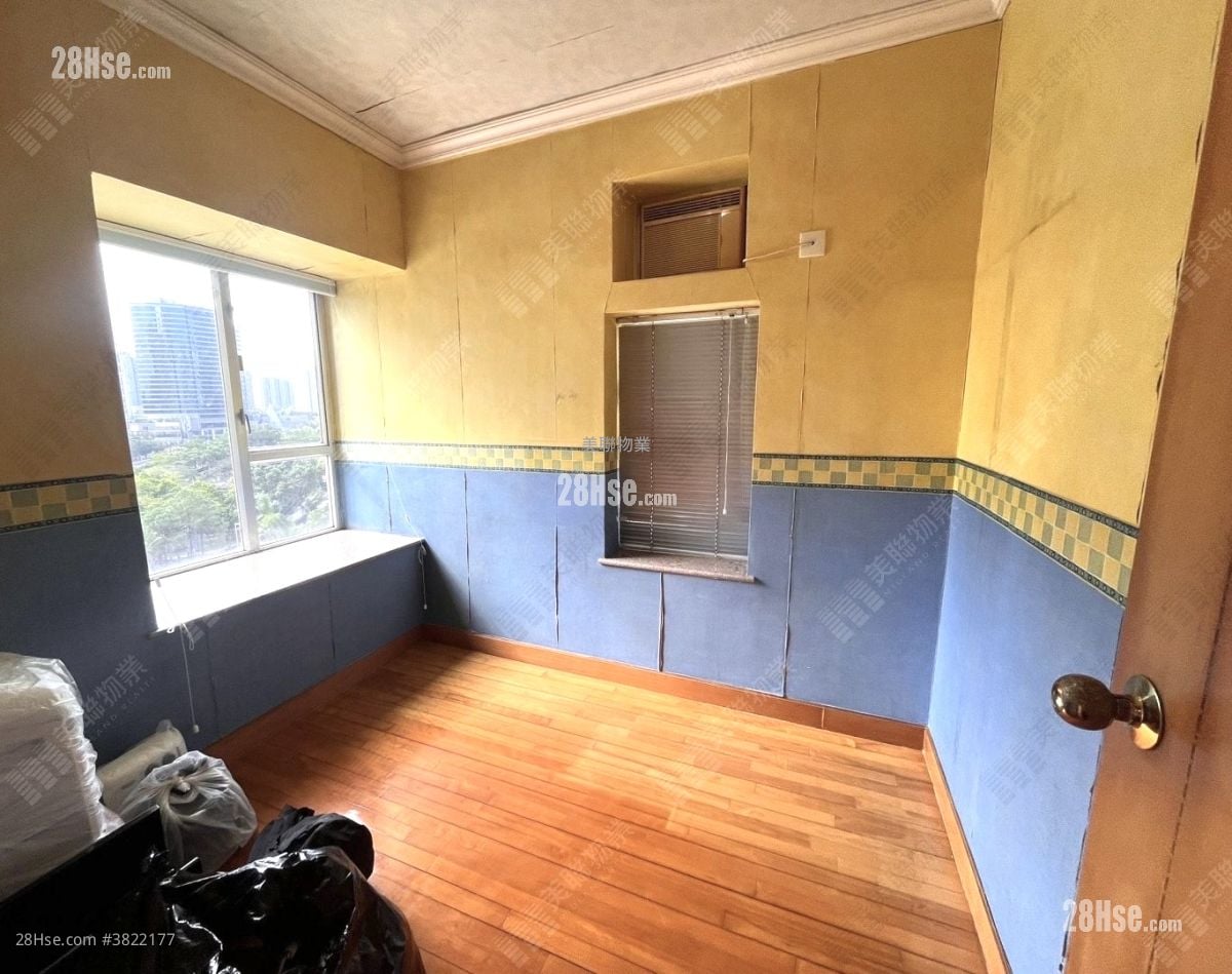 Kingswood Villas Sell 3 Bedrooms , 1 Bathroom 544 ft²