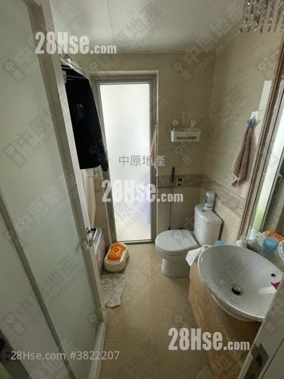 Uptown Sell 3 Bedrooms 759 ft²