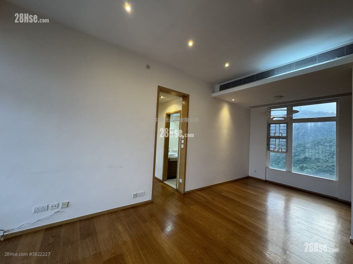 晋名峰 售盘 4 房 1,322 平方尺