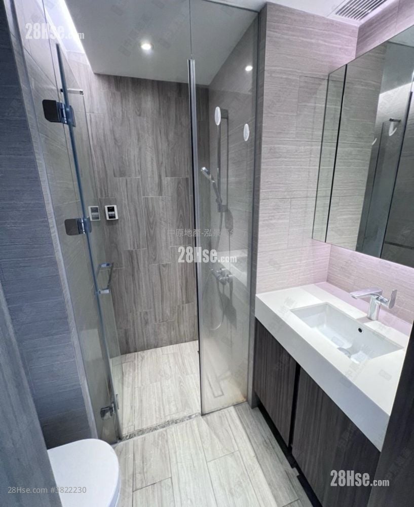 Park One Sell 3 Bedrooms 418 ft²