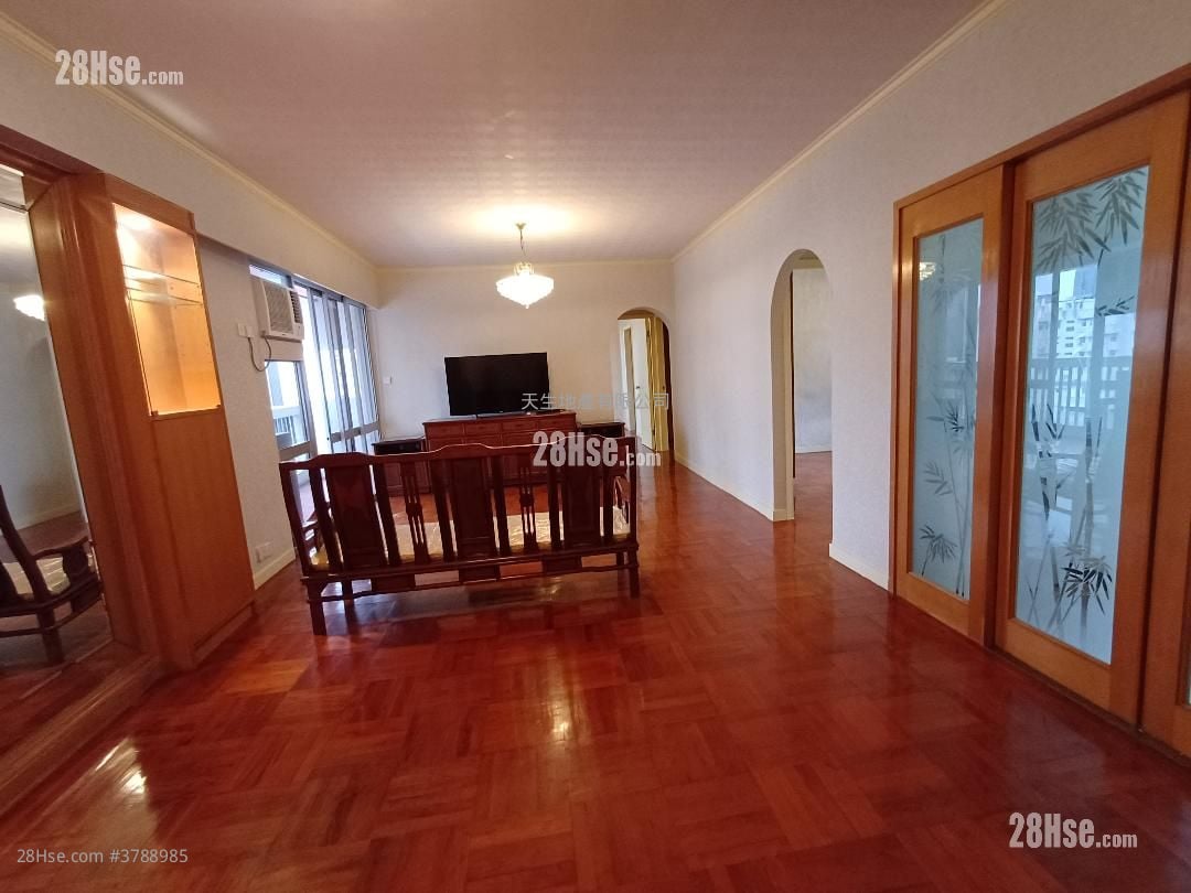 Dragon Court Sell 3 Bedrooms , 2 Bathrooms 1,143 ft²