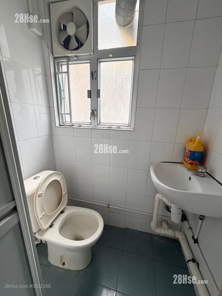 Tai Tak Building Sell 2 Bedrooms , 1 Bathroom 332 ft²