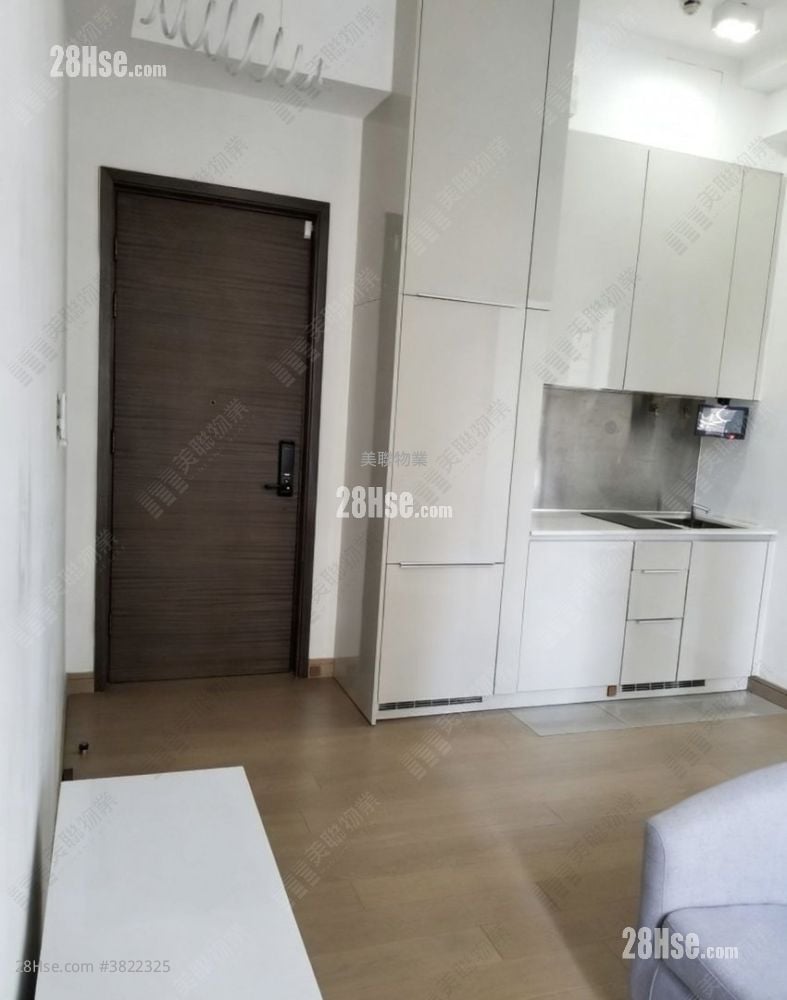 The Reach Rental 2 Bedrooms 355 ft²