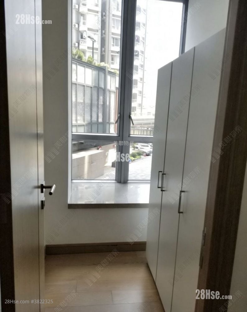 The Reach Rental 2 Bedrooms 355 ft²