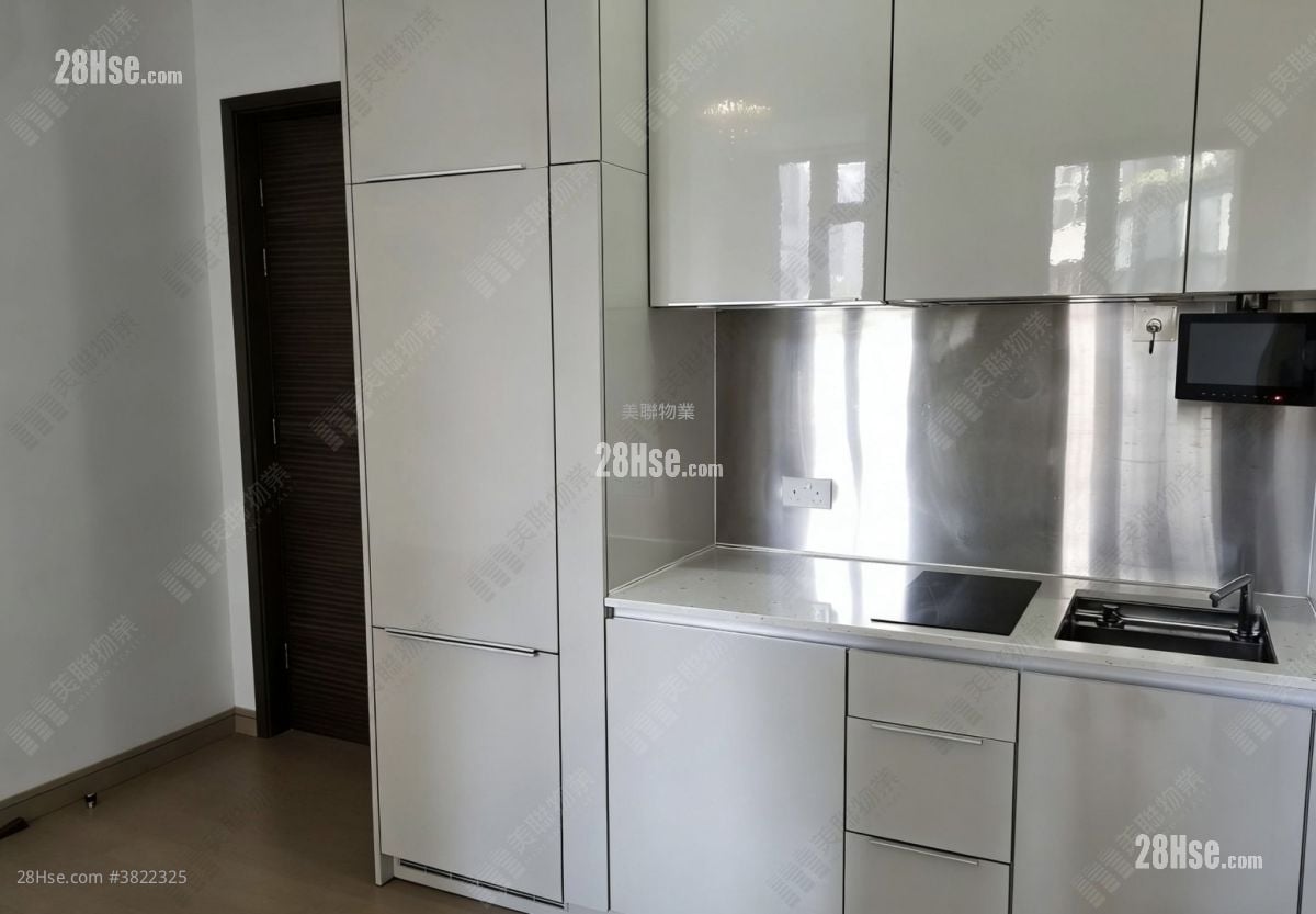 The Reach Rental 2 Bedrooms 355 ft²