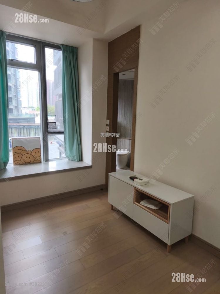 The Reach Rental 2 Bedrooms 355 ft²