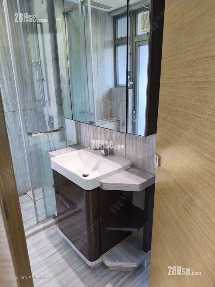 The Reach Rental 2 Bedrooms 355 ft²