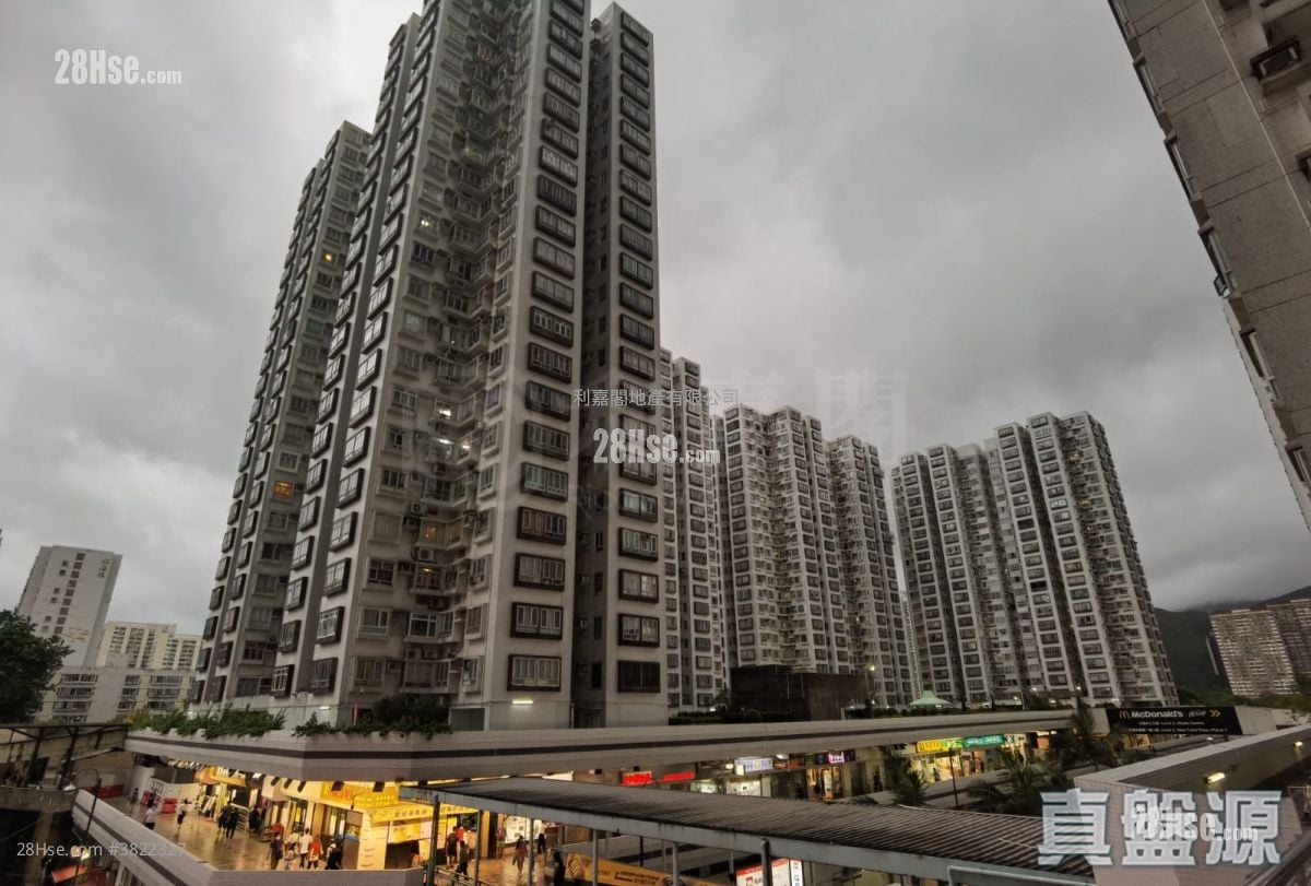 Lucky Plaza Sell 2 Bedrooms 390 ft²