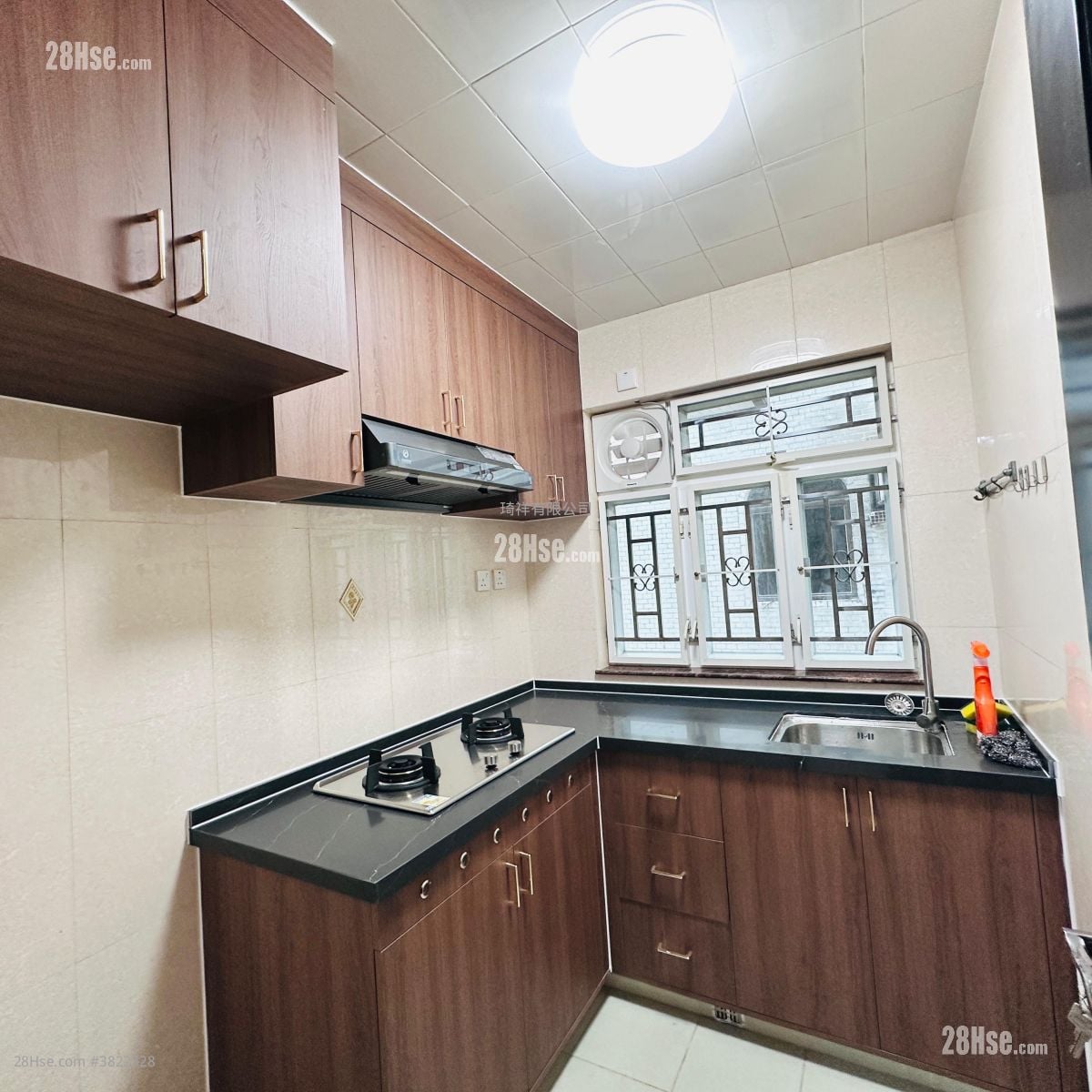 村屋 租盘 700 平方尺